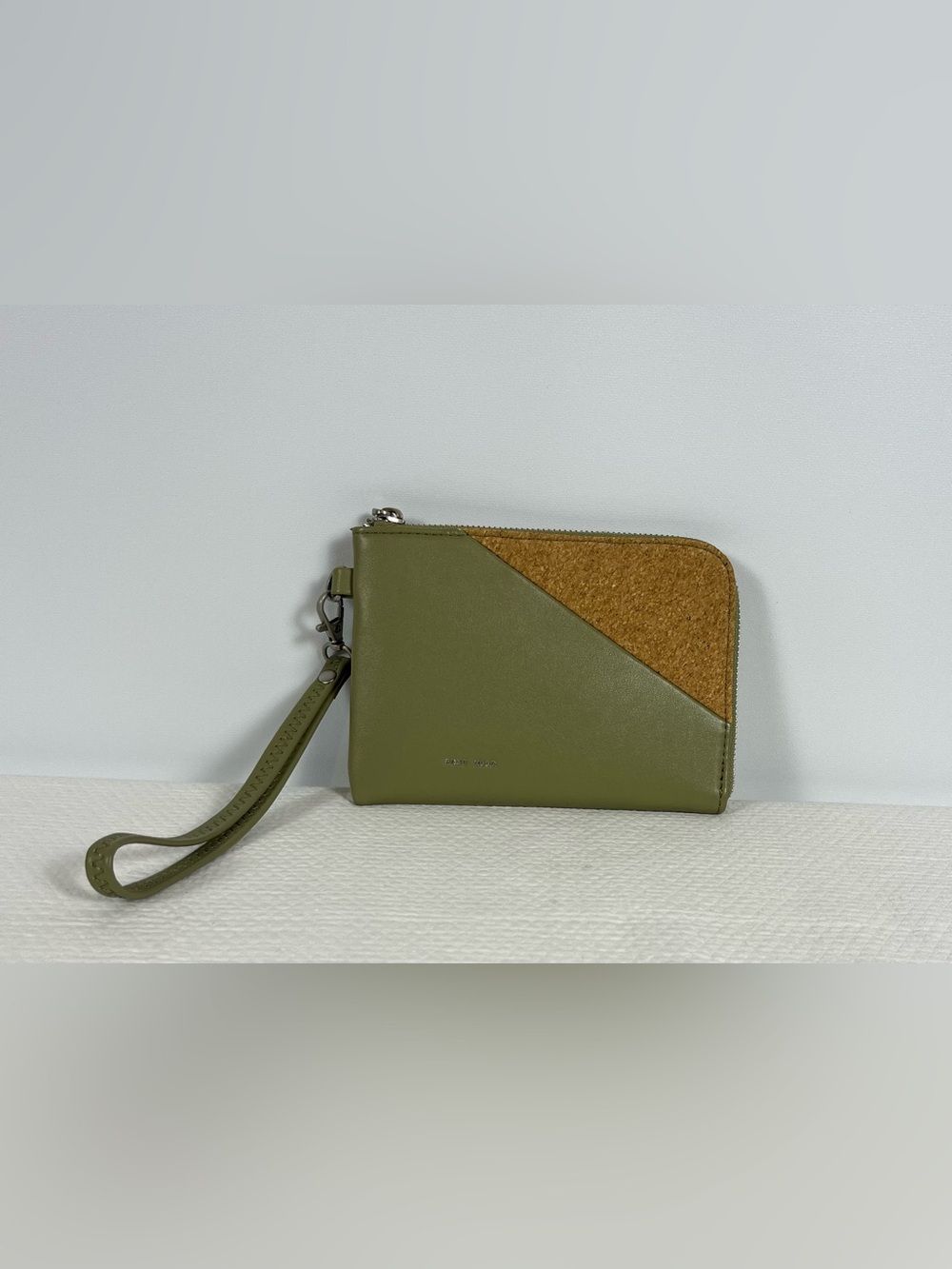 Pixie Mood Stacy Wrislet Wallet Vegan Leather In Sage Cork Olive Green‎